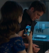 Emily_in_Paris_S02E05_WEBRip_x264-ION10_1672.jpg