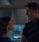 Emily_in_Paris_S02E05_WEBRip_x264-ION10_1692.jpg