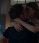 Emily_in_Paris_S02E05_WEBRip_x264-ION10_1731.jpg