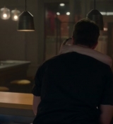 Emily_in_Paris_S02E05_WEBRip_x264-ION10_1737.jpg