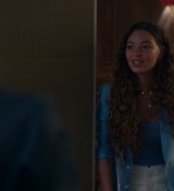 Emily_in_Paris_S02E05_WEBRip_x264-ION10_1755.jpg