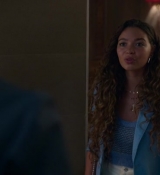 Emily_in_Paris_S02E05_WEBRip_x264-ION10_1756.jpg