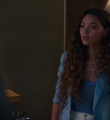 Emily_in_Paris_S02E05_WEBRip_x264-ION10_1778.jpg