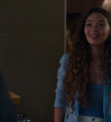 Emily_in_Paris_S02E05_WEBRip_x264-ION10_1793.jpg