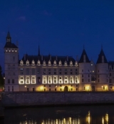 Emily_in_Paris_S02E05_WEBRip_x264-ION10_1815.jpg