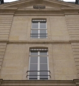 Emily_in_Paris_S02E05_WEBRip_x264-ION10_1821.jpg