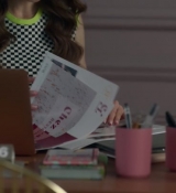 Emily_in_Paris_S02E05_WEBRip_x264-ION10_1826.jpg