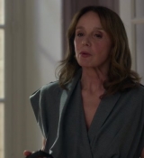 Emily_in_Paris_S02E05_WEBRip_x264-ION10_1871.jpg