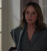 Emily_in_Paris_S02E05_WEBRip_x264-ION10_1873.jpg