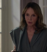 Emily_in_Paris_S02E05_WEBRip_x264-ION10_1874.jpg