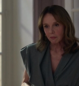 Emily_in_Paris_S02E05_WEBRip_x264-ION10_1880.jpg