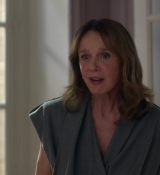 Emily_in_Paris_S02E05_WEBRip_x264-ION10_1894.jpg