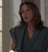 Emily_in_Paris_S02E05_WEBRip_x264-ION10_1903.jpg