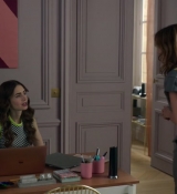 Emily_in_Paris_S02E05_WEBRip_x264-ION10_1917.jpg