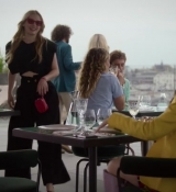 Emily_in_Paris_S02E05_WEBRip_x264-ION10_1975.jpg