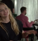 Emily_in_Paris_S02E05_WEBRip_x264-ION10_1999.jpg