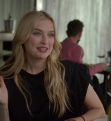 Emily_in_Paris_S02E05_WEBRip_x264-ION10_2005.jpg