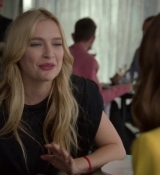 Emily_in_Paris_S02E05_WEBRip_x264-ION10_2027.jpg