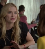 Emily_in_Paris_S02E05_WEBRip_x264-ION10_2028.jpg