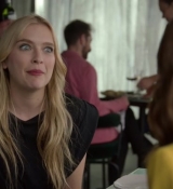 Emily_in_Paris_S02E05_WEBRip_x264-ION10_2056.jpg