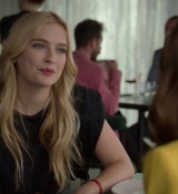 Emily_in_Paris_S02E05_WEBRip_x264-ION10_2073.jpg