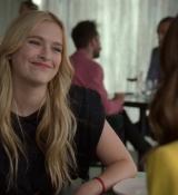 Emily_in_Paris_S02E05_WEBRip_x264-ION10_2080.jpg