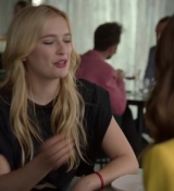 Emily_in_Paris_S02E05_WEBRip_x264-ION10_2083.jpg