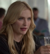 Emily_in_Paris_S02E05_WEBRip_x264-ION10_2100.jpg
