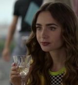 Emily_in_Paris_S02E05_WEBRip_x264-ION10_2102.jpg