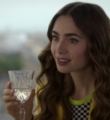 Emily_in_Paris_S02E05_WEBRip_x264-ION10_2113.jpg