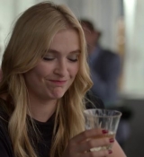 Emily_in_Paris_S02E05_WEBRip_x264-ION10_2117.jpg