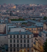 Emily_in_Paris_S02E05_WEBRip_x264-ION10_2137.jpg