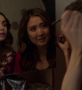 Emily_in_Paris_S02E05_WEBRip_x264-ION10_2167.jpg