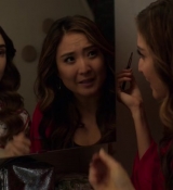 Emily_in_Paris_S02E05_WEBRip_x264-ION10_2168.jpg