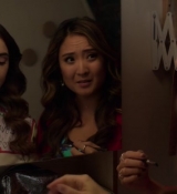 Emily_in_Paris_S02E05_WEBRip_x264-ION10_2172.jpg