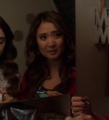 Emily_in_Paris_S02E05_WEBRip_x264-ION10_2173.jpg