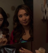 Emily_in_Paris_S02E05_WEBRip_x264-ION10_2175.jpg