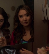 Emily_in_Paris_S02E05_WEBRip_x264-ION10_2176.jpg