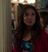 Emily_in_Paris_S02E05_WEBRip_x264-ION10_2187.jpg