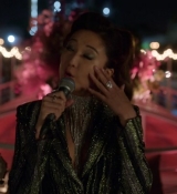 Emily_in_Paris_S02E05_WEBRip_x264-ION10_2229.jpg