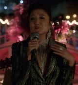 Emily_in_Paris_S02E05_WEBRip_x264-ION10_2246.jpg