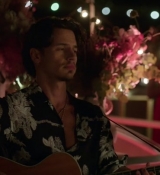 Emily_in_Paris_S02E05_WEBRip_x264-ION10_2258.jpg