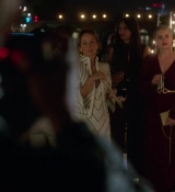 Emily_in_Paris_S02E05_WEBRip_x264-ION10_2280.jpg