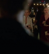 Emily_in_Paris_S02E05_WEBRip_x264-ION10_2286.jpg
