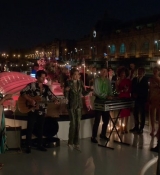 Emily_in_Paris_S02E05_WEBRip_x264-ION10_2296.jpg