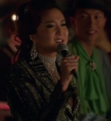Emily_in_Paris_S02E05_WEBRip_x264-ION10_2303.jpg