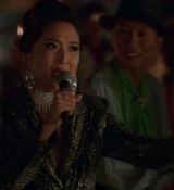 Emily_in_Paris_S02E05_WEBRip_x264-ION10_2307.jpg