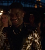 Emily_in_Paris_S02E05_WEBRip_x264-ION10_2313.jpg