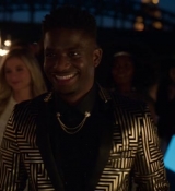 Emily_in_Paris_S02E05_WEBRip_x264-ION10_2314.jpg