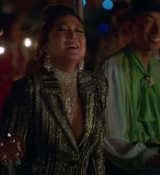Emily_in_Paris_S02E05_WEBRip_x264-ION10_2326.jpg
